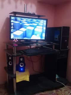 serious buyer rabta kare please original PC computer with table