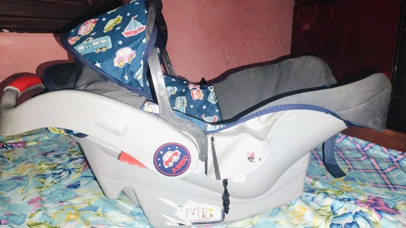 Baby carrier & car seat 2 in 1 is available for sale 2