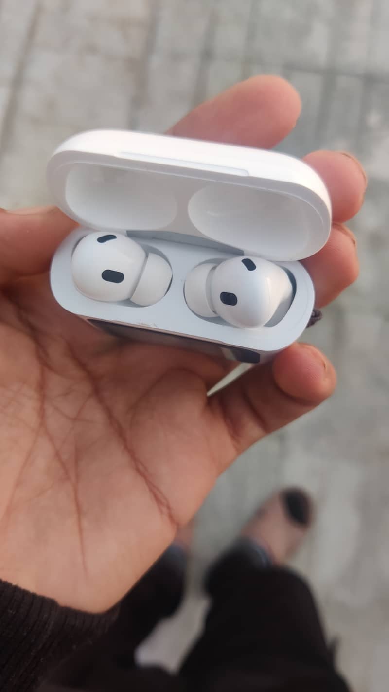 Airbuds v20 pro urgent sale 4