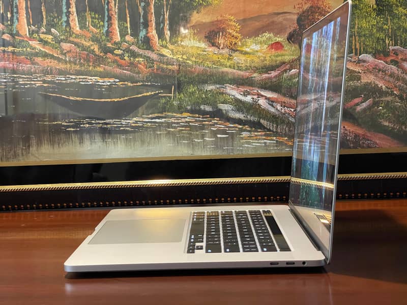 MacBook 2018 | i9 | 32 | 512 | 4gc (03354400115) 4