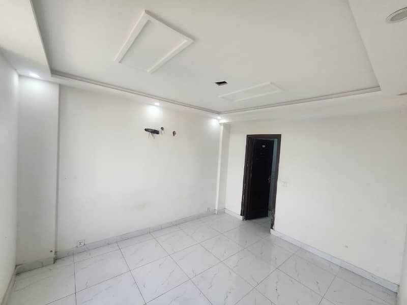 1 BED LIKE A BRAND NEW GOOD CONDITION EXCELLENT FLAT FOR RENT IN BAHRIA TOWN LAHORE 0