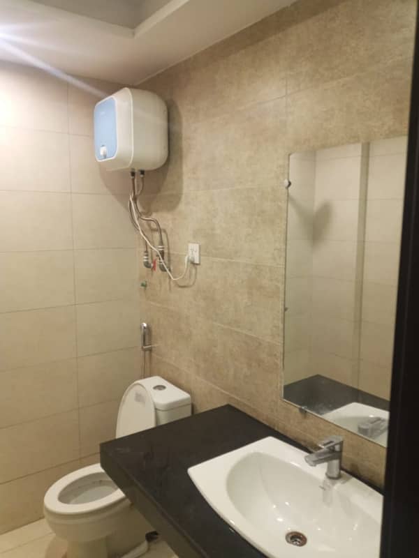 1 BED LIKE A BRAND NEW GOOD CONDITION EXCELLENT FLAT FOR RENT IN BAHRIA TOWN LAHORE 4