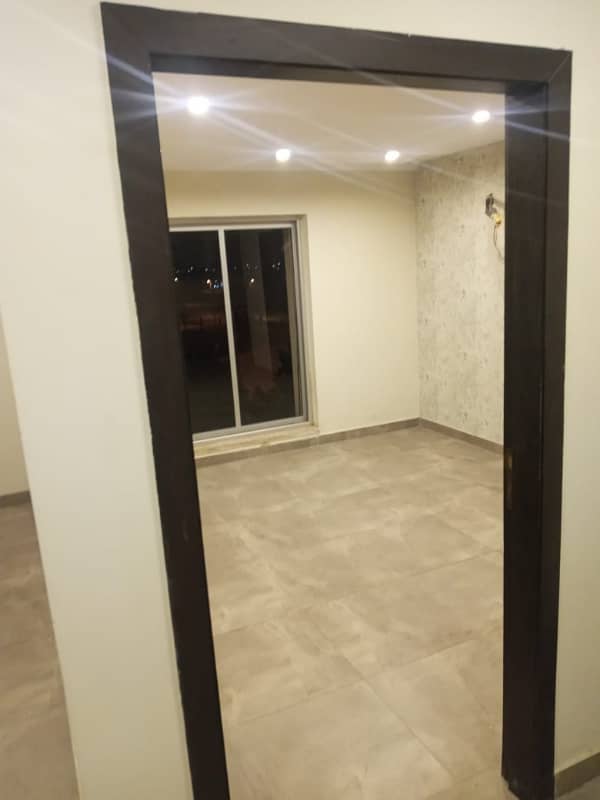 1 BED LIKE A BRAND NEW GOOD CONDITION EXCELLENT FLAT FOR RENT IN BAHRIA TOWN LAHORE 5