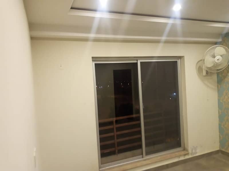 1 BED LIKE A BRAND NEW GOOD CONDITION EXCELLENT FLAT FOR RENT IN BAHRIA TOWN LAHORE 7