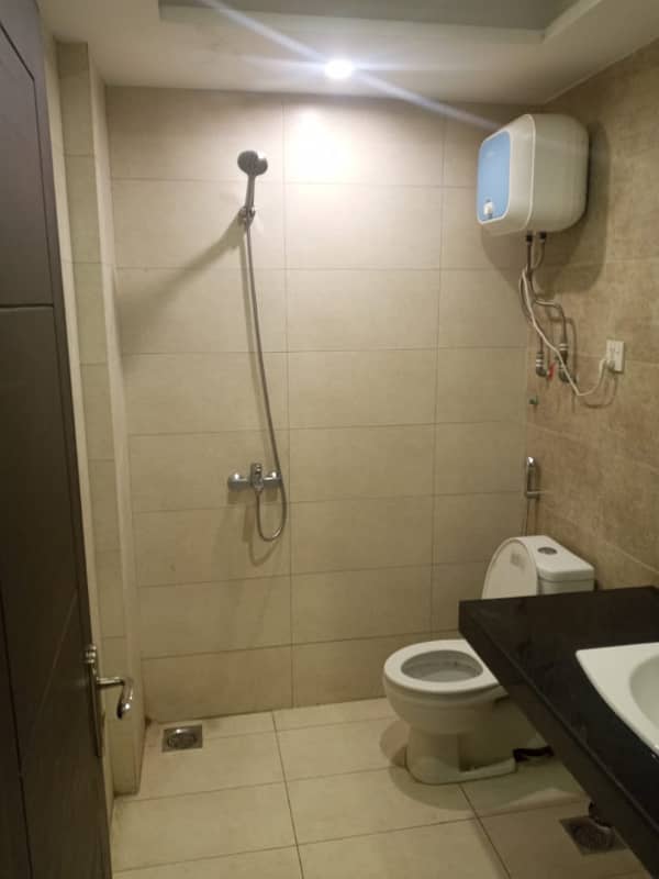 1 BED LIKE A BRAND NEW GOOD CONDITION EXCELLENT FLAT FOR RENT IN BAHRIA TOWN LAHORE 9