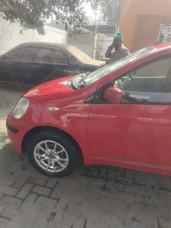 Vitz for sale automatic 65000 Km 4