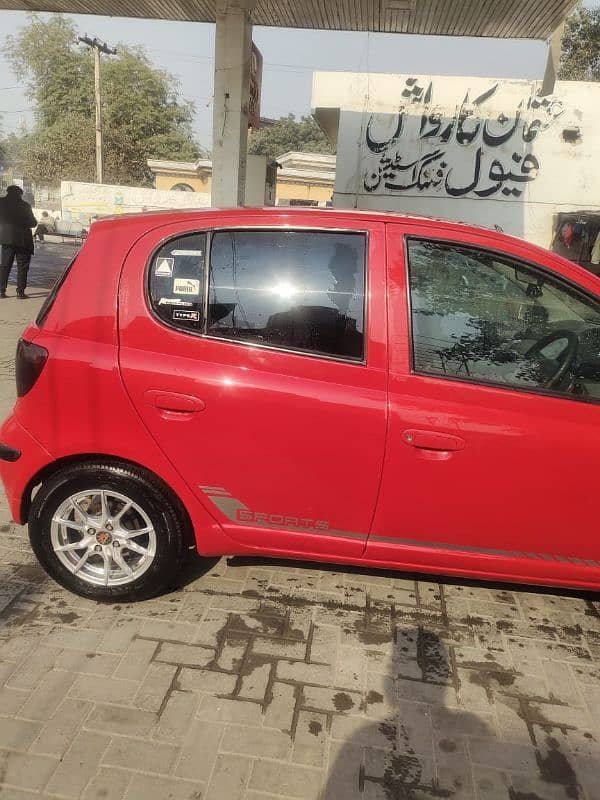 Vitz for sale automatic 65000 Km 6