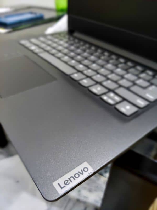 Lenovo 10th gen i3 /8gb ram/256gb ssd. 1