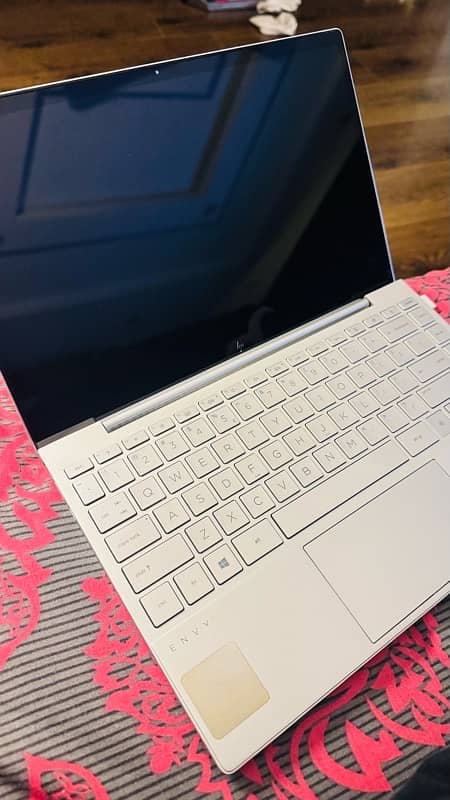 HP envy 13 core i5 11th gen 8/512gb 2