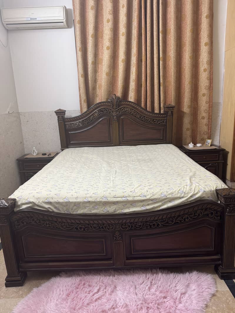 Pure Chinioti wooden  king size bed set in good condition 2