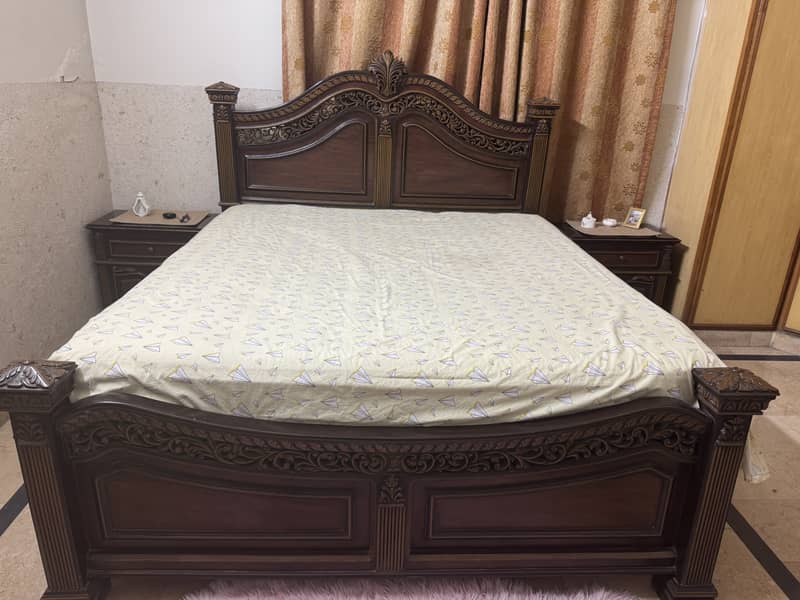 Pure Chinioti wooden  king size bed set in good condition 8