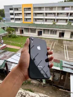 iPhone XR 64 factory Unlock 8 monts sa sim working ha glitch ma