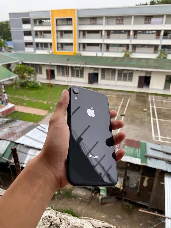 iPhone XR 64 factory Unlock 8 monts sa sim working ha glitch ma 0