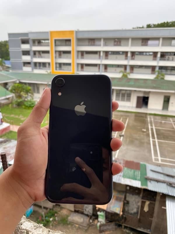 iPhone XR 64 factory Unlock 8 monts sa sim working ha glitch ma 1