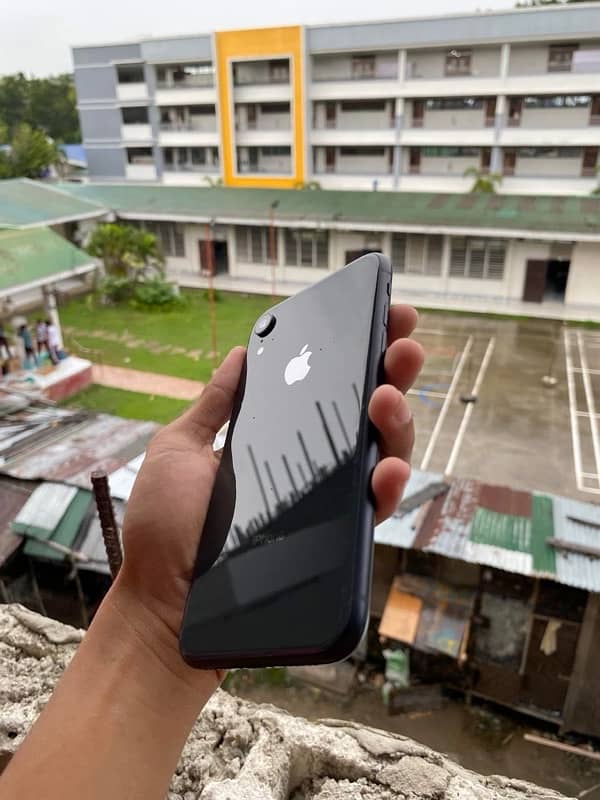 iPhone XR 64 factory Unlock 8 monts sa sim working ha glitch ma 2