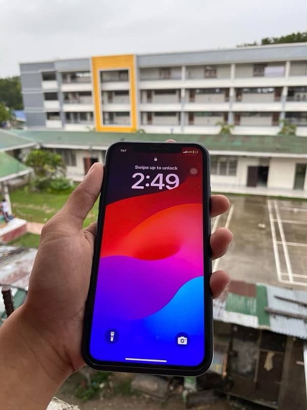 iPhone XR 64 factory Unlock 8 monts sa sim working ha glitch ma 3