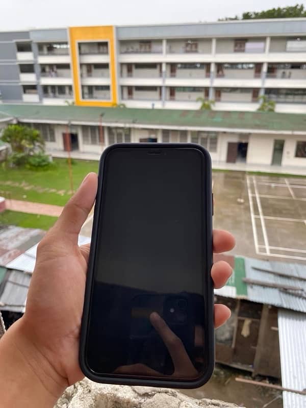 iPhone XR 64 factory Unlock 8 monts sa sim working ha glitch ma 4