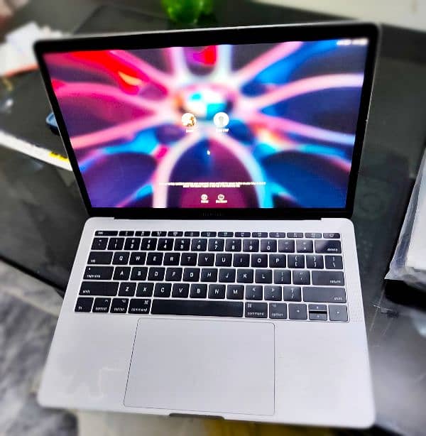 Macbook Pro 13 inch 2017 late. i5 8gb ram/ 256gb ssd. 1