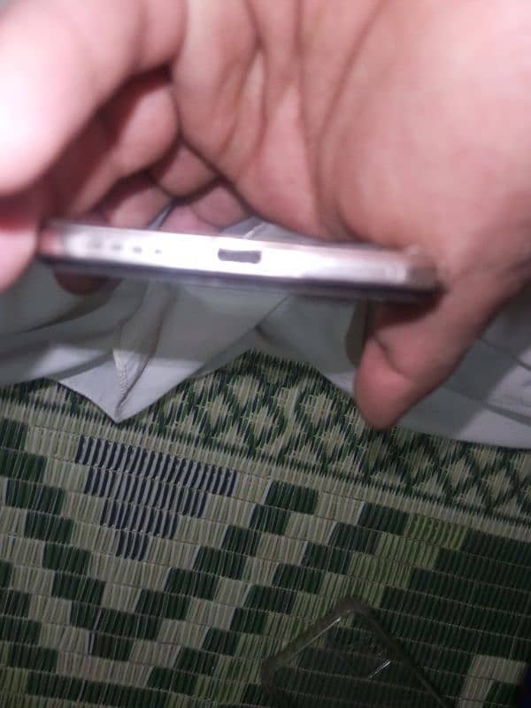 mobail achi cndeshon me hy 8 gb ram 256 gb storig 7