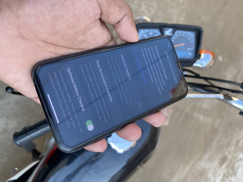 iphone 11pro 64 gb pta approved condition 10/10 2