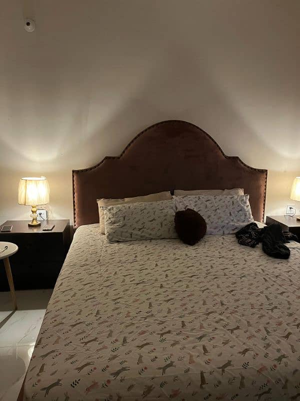 king size bed with side tables 0