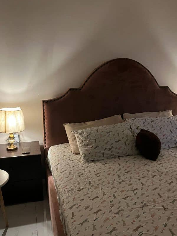 king size bed with side tables 1