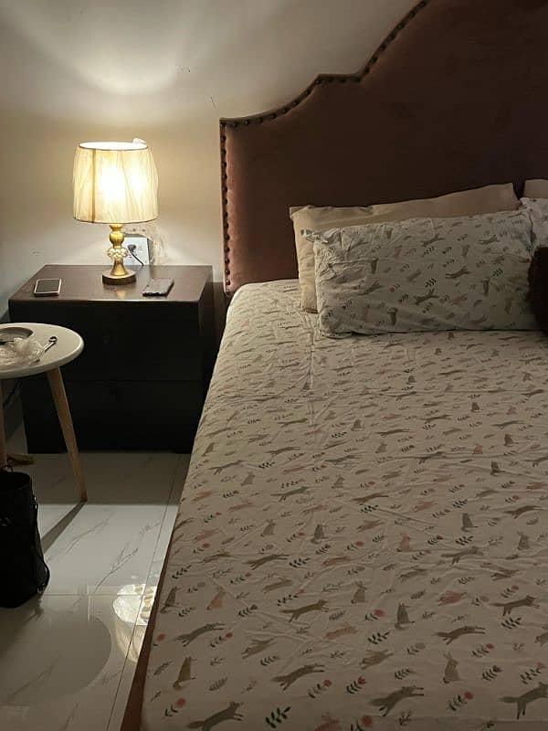 king size bed with side tables 3