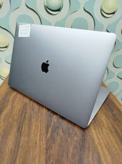 Apple MacBook Pro 2017 | i7 Processor | 16gb / 500ssd | 2 GPU