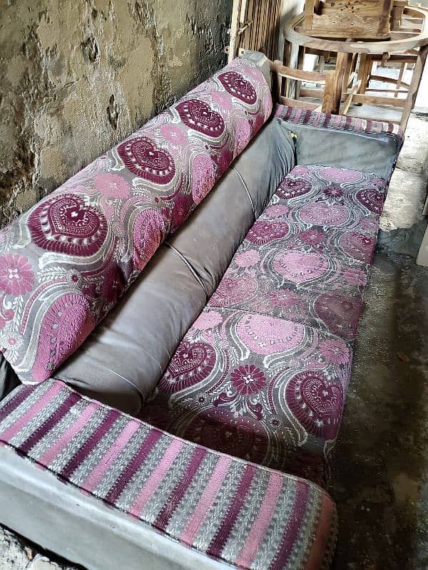 3 seater sofa used 0