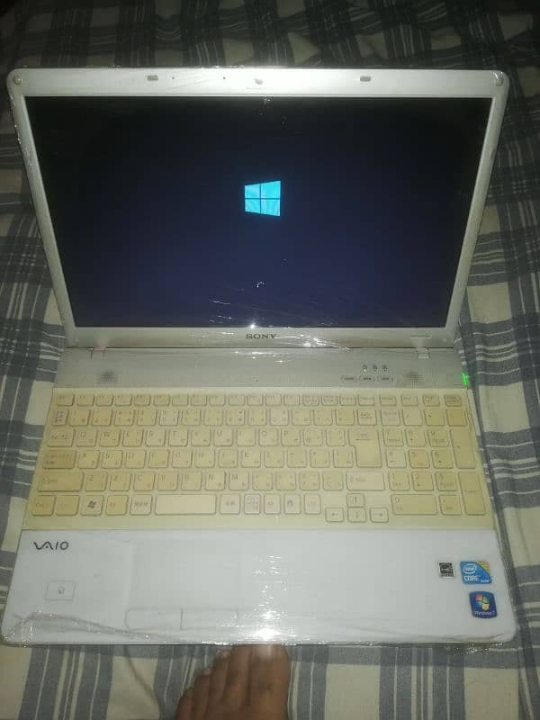 SONY LAPTOP 4GB RAM 320GB HARD 0