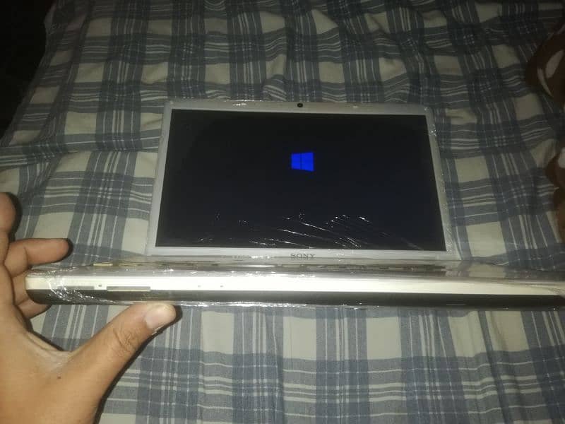 SONY LAPTOP 4GB RAM 320GB HARD 3