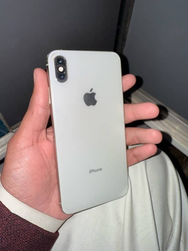 IPhone XS Max PTA Approved white clr 256 GB Content number 03002567120 3