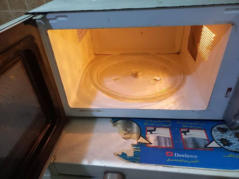 dawlance microwave jumbo size perfect in use and also in good rates 1