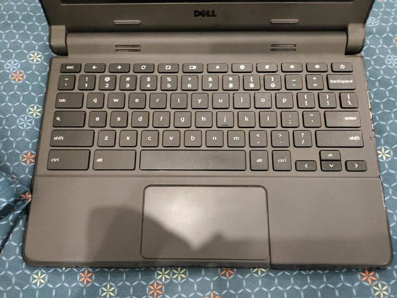 Used laptop Dell Chromebook model p22t 1