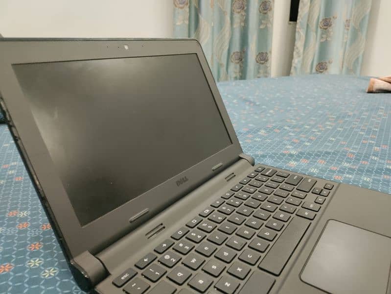 Used laptop Dell Chromebook model p22t 2