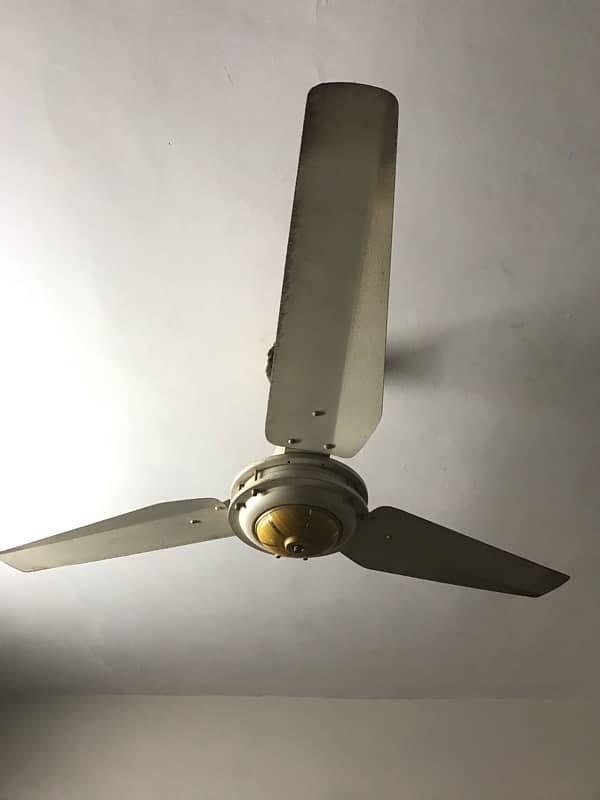 4 CEILING FANS 1