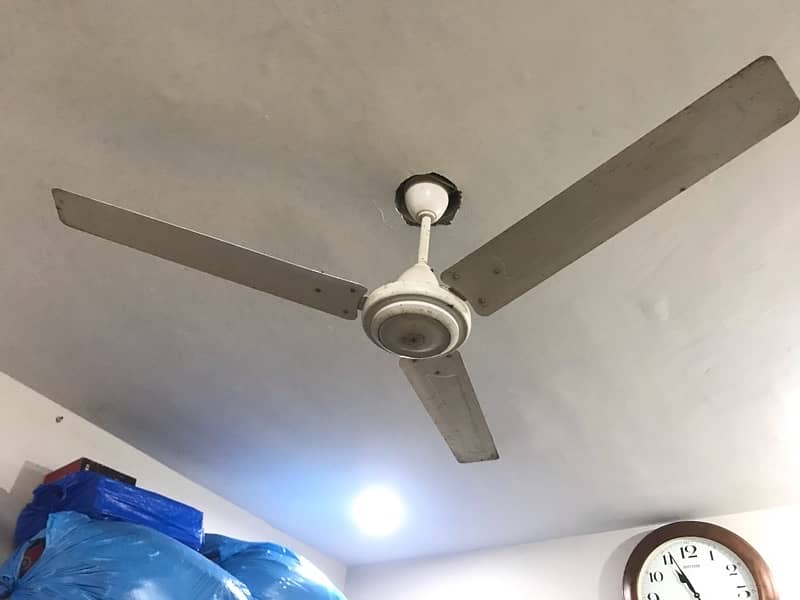 4 CEILING FANS 3