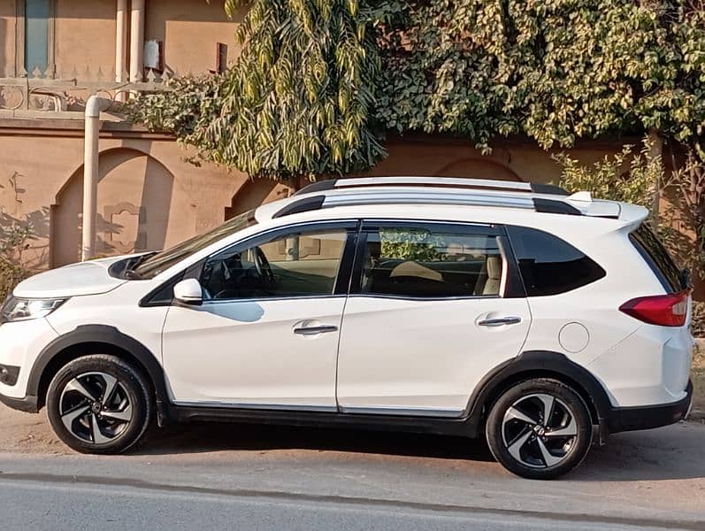 Honda BR-V 2018 Automatic super white 1