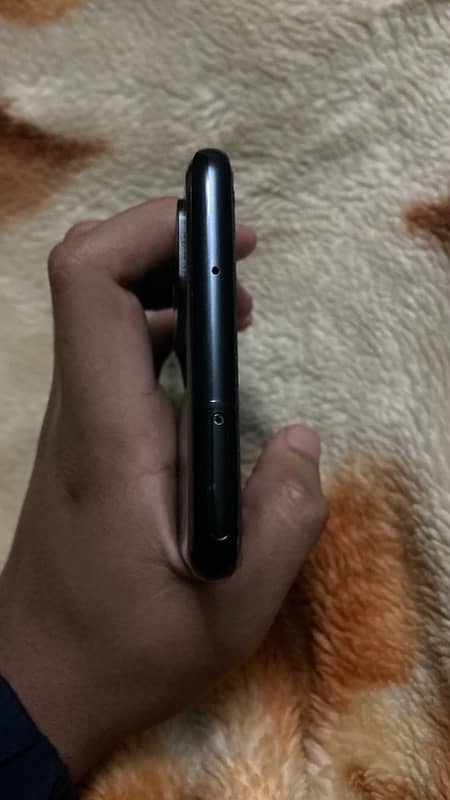 Samsung S20 Plus non Pta 12/128GB lines on panel 4