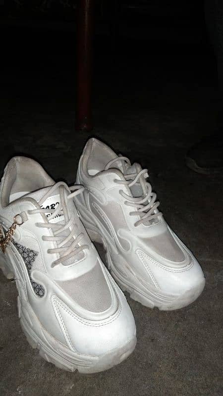 white shoes 0