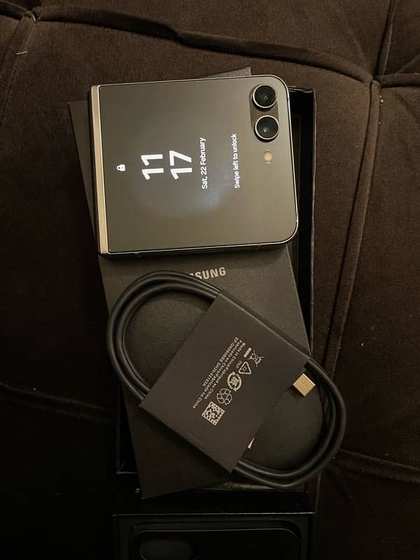 Samsung Z Flip 5 6