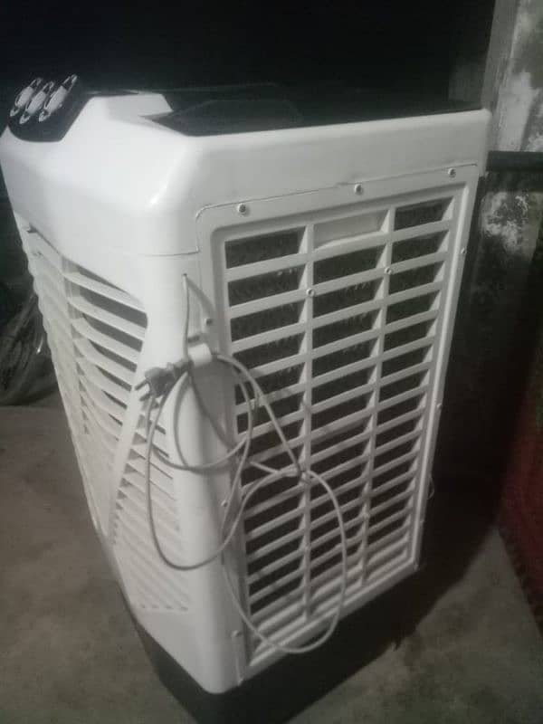 ac cooler all ok bilkul new condition ma hey  just 6 month use Kiya he 1