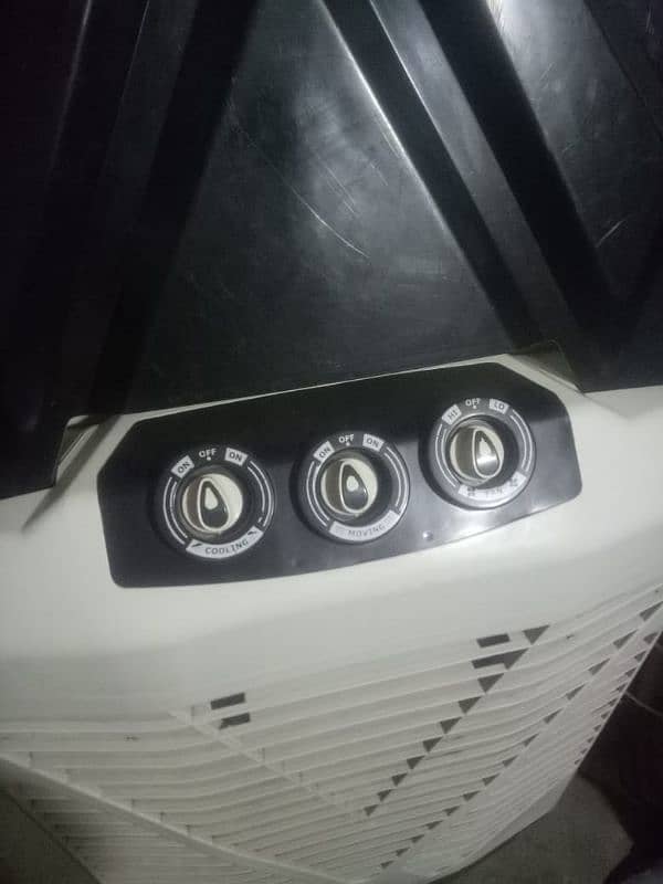 ac cooler all ok bilkul new condition ma hey  just 6 month use Kiya he 3