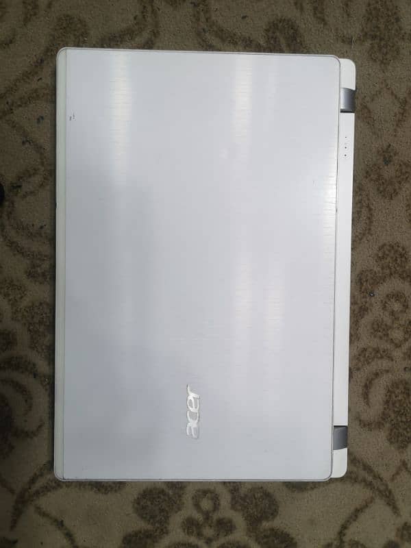 ACER Aspire V 1