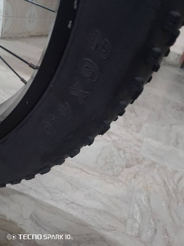 original plus brand new fitt tyre only 1 month use 10