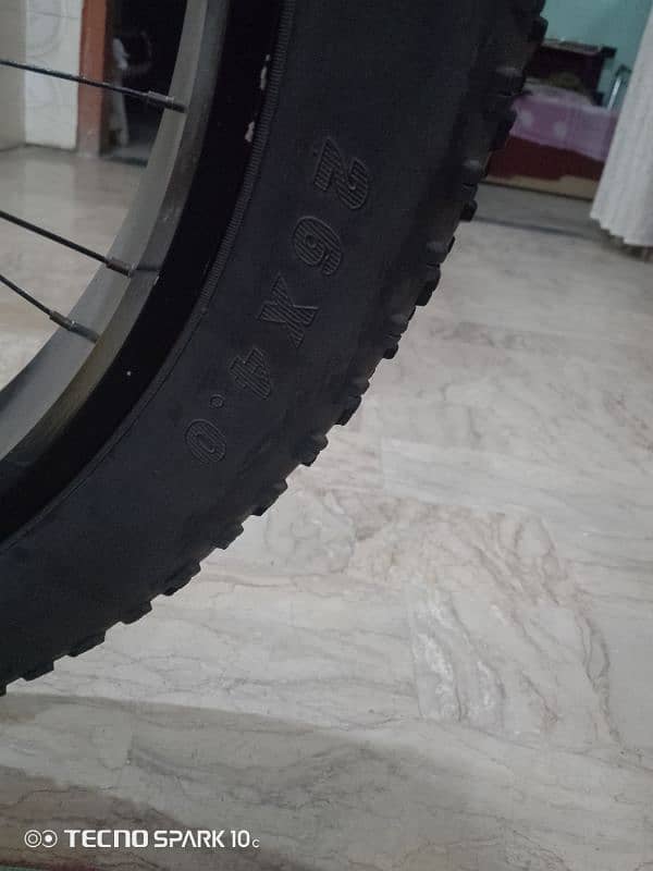 original plus brand new fitt tyre only 1 month use 11