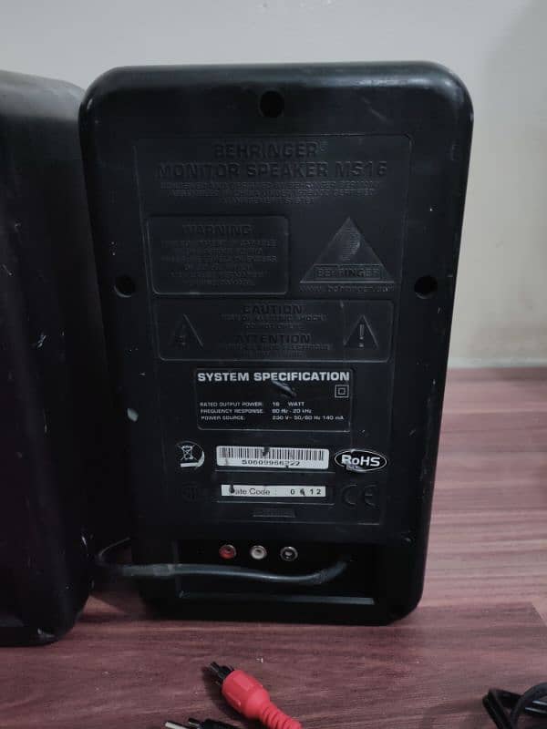 Behringer MS-16 Studio Monitors 2