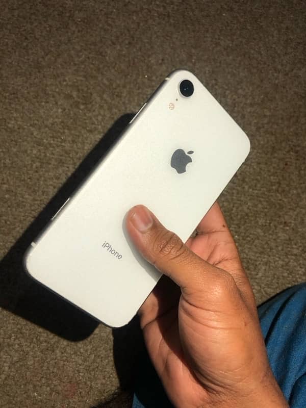 I phone xr 128gb 0