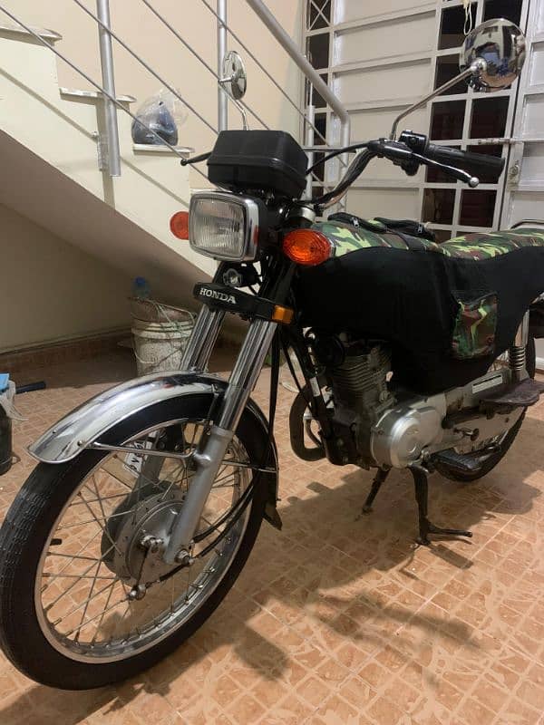 I m selling Honda CG125 Bike Mint Condition 2