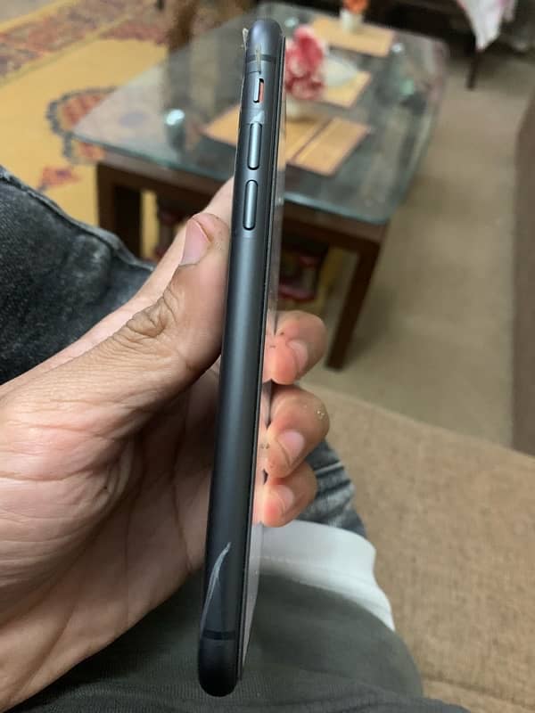 iPhone 11 64 Gb jv under warranty 2